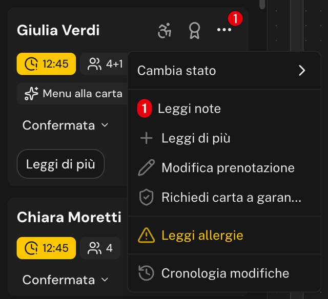 Menu della card aperto con le voci Cambia stato, Leggi note, Leggi di più, Modifica prenotazione, Richiedi carta a garanzia, Leggi allergie e Cronologia modifiche