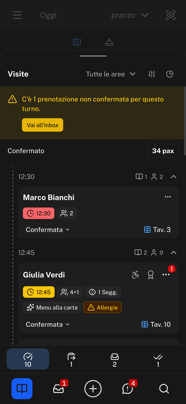 Pannello Visite su smartphone con le card della sezione Confermato e la barra delle sezioni in basso