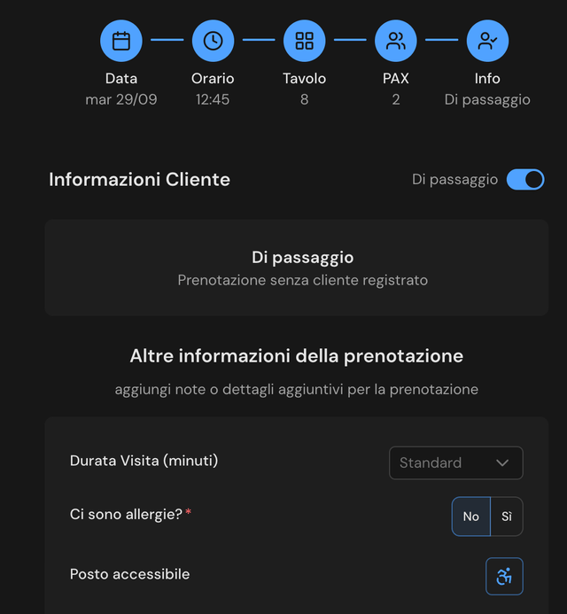 Passo Info di una visita senza prenotazione con l'interruttore Di passaggio acceso e il riquadro Prenotazione senza cliente registrato