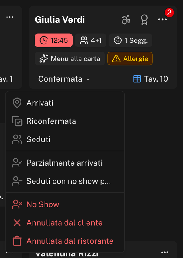 Menu di stato aperto su una prenotazione Confermata di oggi, con gli stati raggiungibili, tra cui No Show e le due voci di annullamento. Le voci più lunghe sono abbreviate a schermo